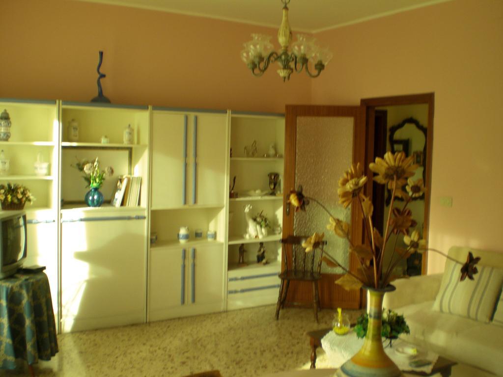 Theokles Apartment Taormina Oda fotoğraf